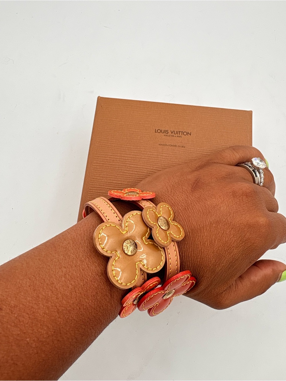 Louis Vuitton Verni Flower Lexington Bracelet - Picture 9 of 9